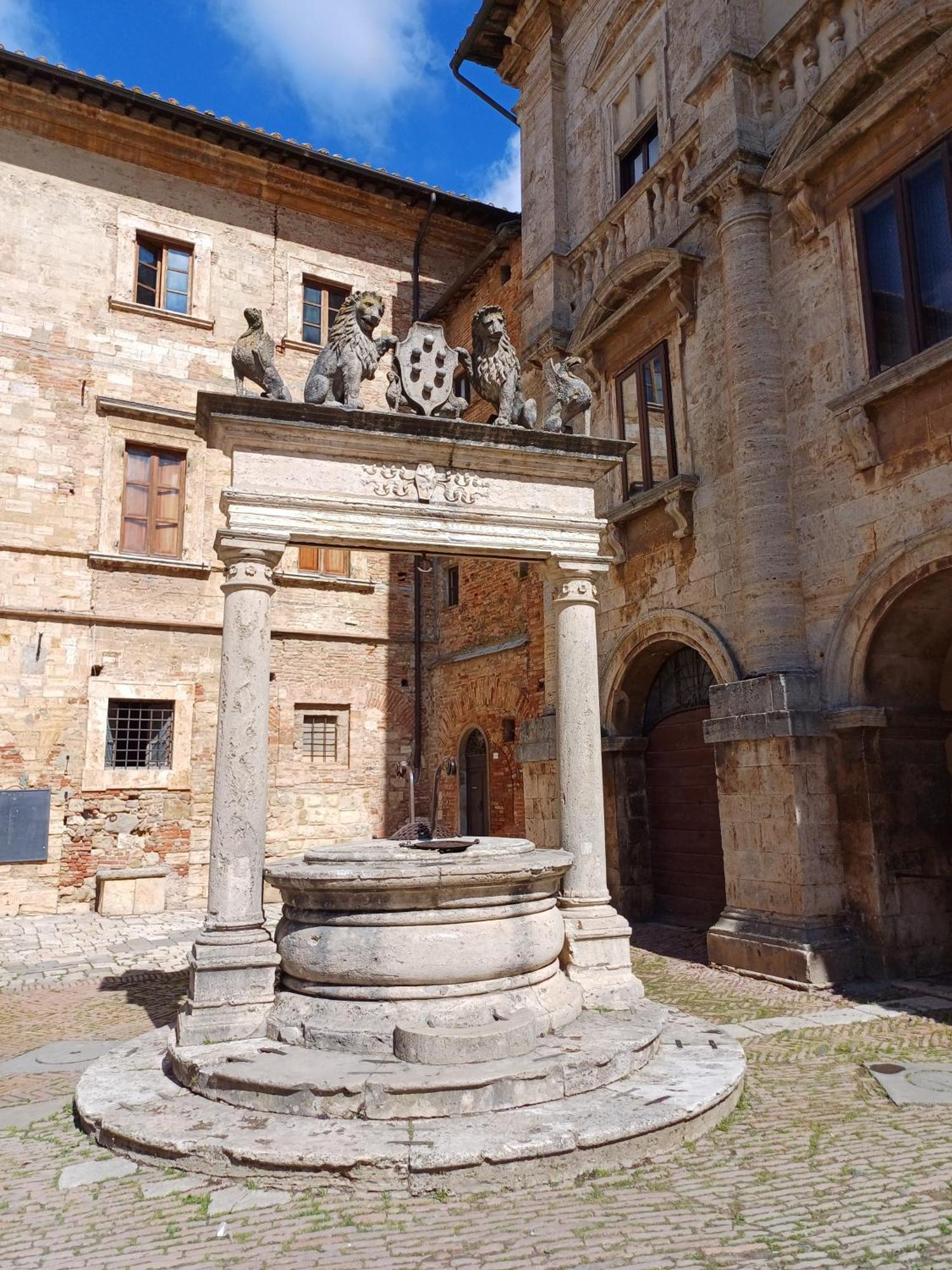Casa Di Lara - Nel Cuore Della Citta Montepulciano Stazione Extérieur photo
